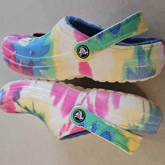 Tie Dye Lined Crocs - Picture 7 of 12